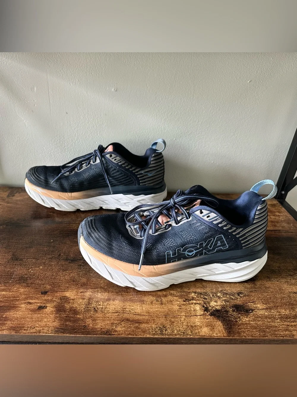 Women’s Hoka Bondi 6 Sz 8.5 - Picture 2 of 9